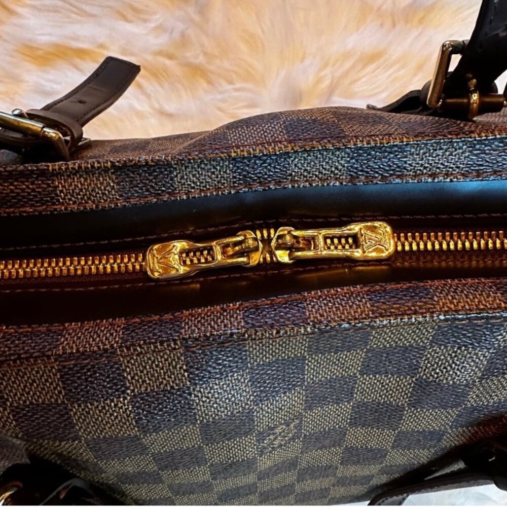 Louis Vuitton Vintage Chelsea Shoulder Bag w/Dust Bag - Picture 5 of 9